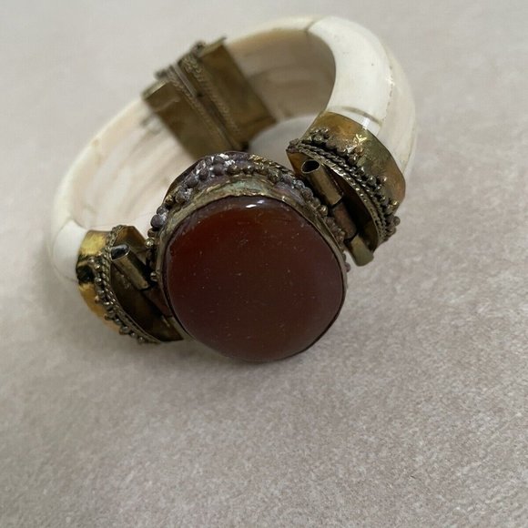 Vintage Buffalo Bone & Brass With Large Brown Agate Stone Unisex A217 - Picture 8 of 9